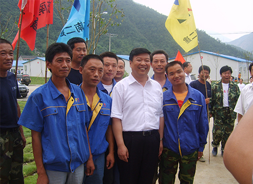 援助災(zāi)后重建 國家領(lǐng)導親切慰問